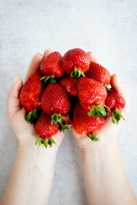 Read more about the article 5 GREAT STRAWBERRY VARIETYS TO GROW INDOOR